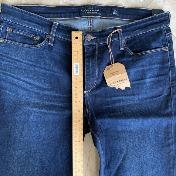 Lucky Brand Women's Mid Rise Sweet Straight Jeans Size 14/32 - Picture 5 of 10